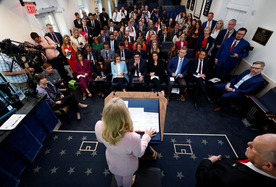 83325066007-20250428-t-133739-z-44223682-rc-217-easchth-rtrmadp-3-usatrump.jpeg