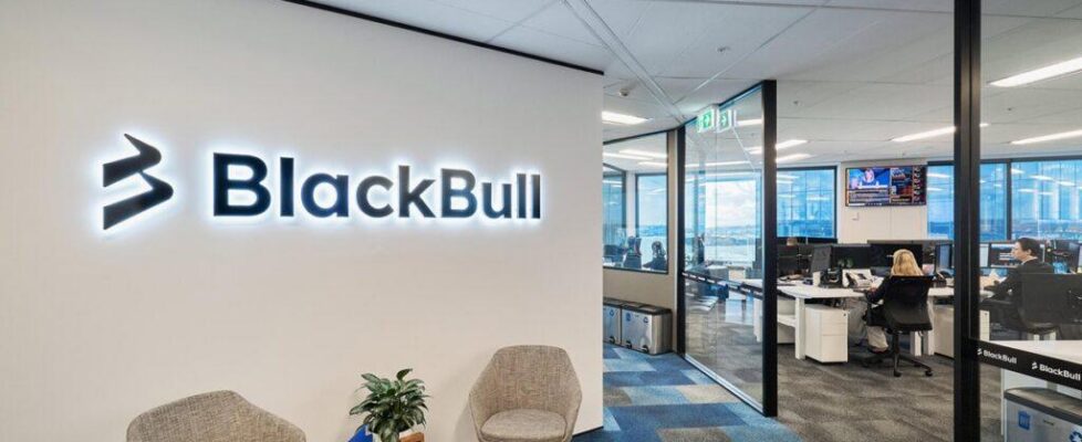 msqylymv-enyd-Blackbull-markets-office-1024x550-978x400.jpg